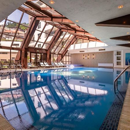 Spa Hotel Persenk Devin Esterno foto The swimming pool at the hotel