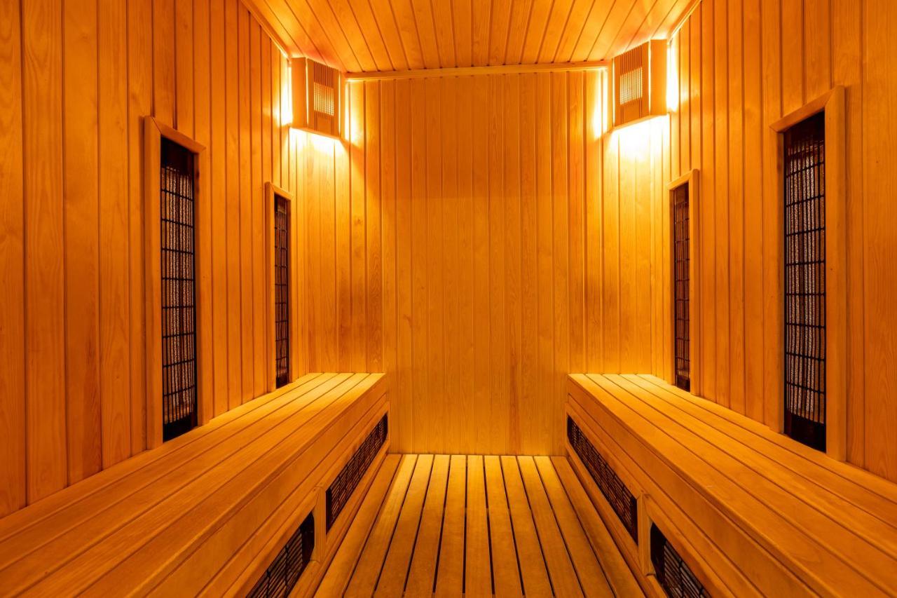 Spa Hotel Persenk Devin Esterno foto A Finnish sauna
