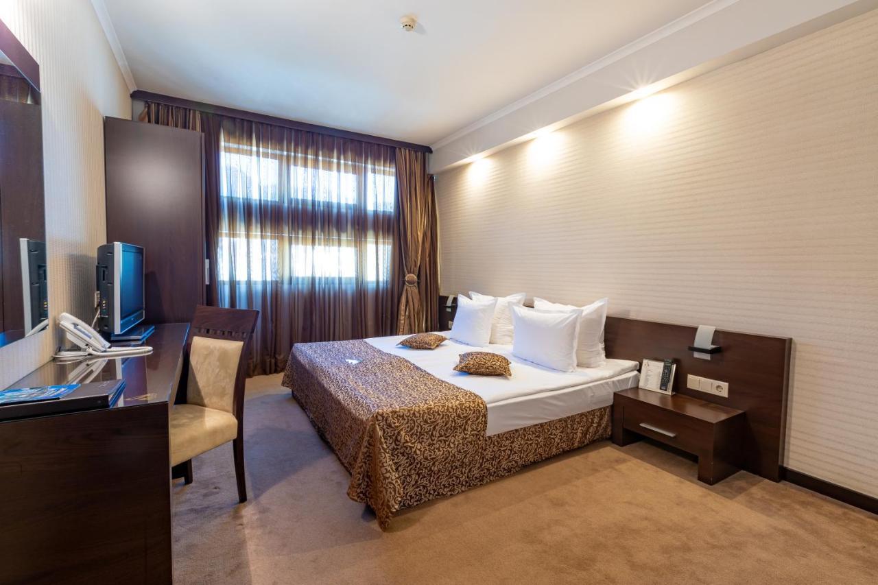 Spa Hotel Persenk Devin Esterno foto A room at the hotel
