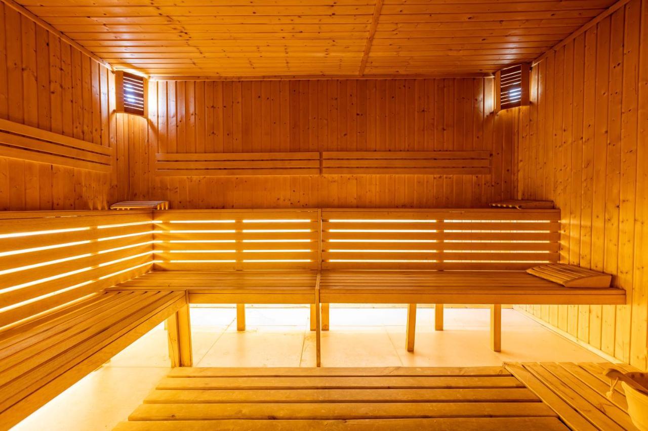 Spa Hotel Persenk Devin Esterno foto A modern Finnish sauna