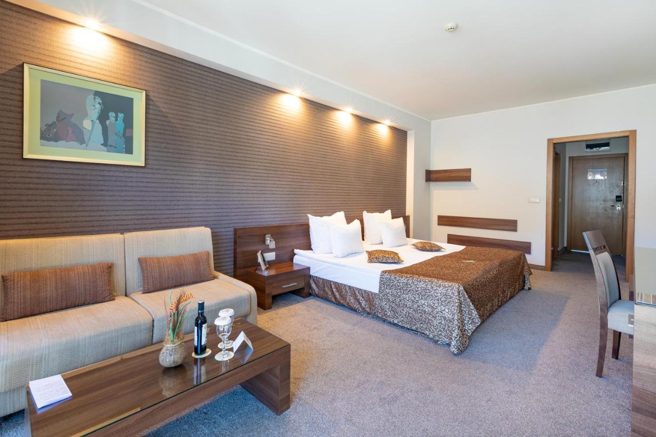 Spa Hotel Persenk Devin Esterno foto