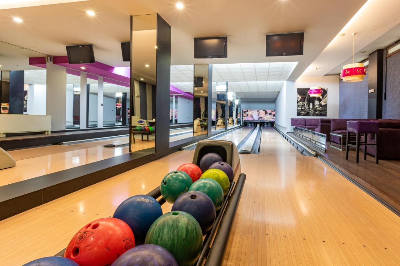 Spa Hotel Persenk Devin Esterno foto Bowling at the hotel