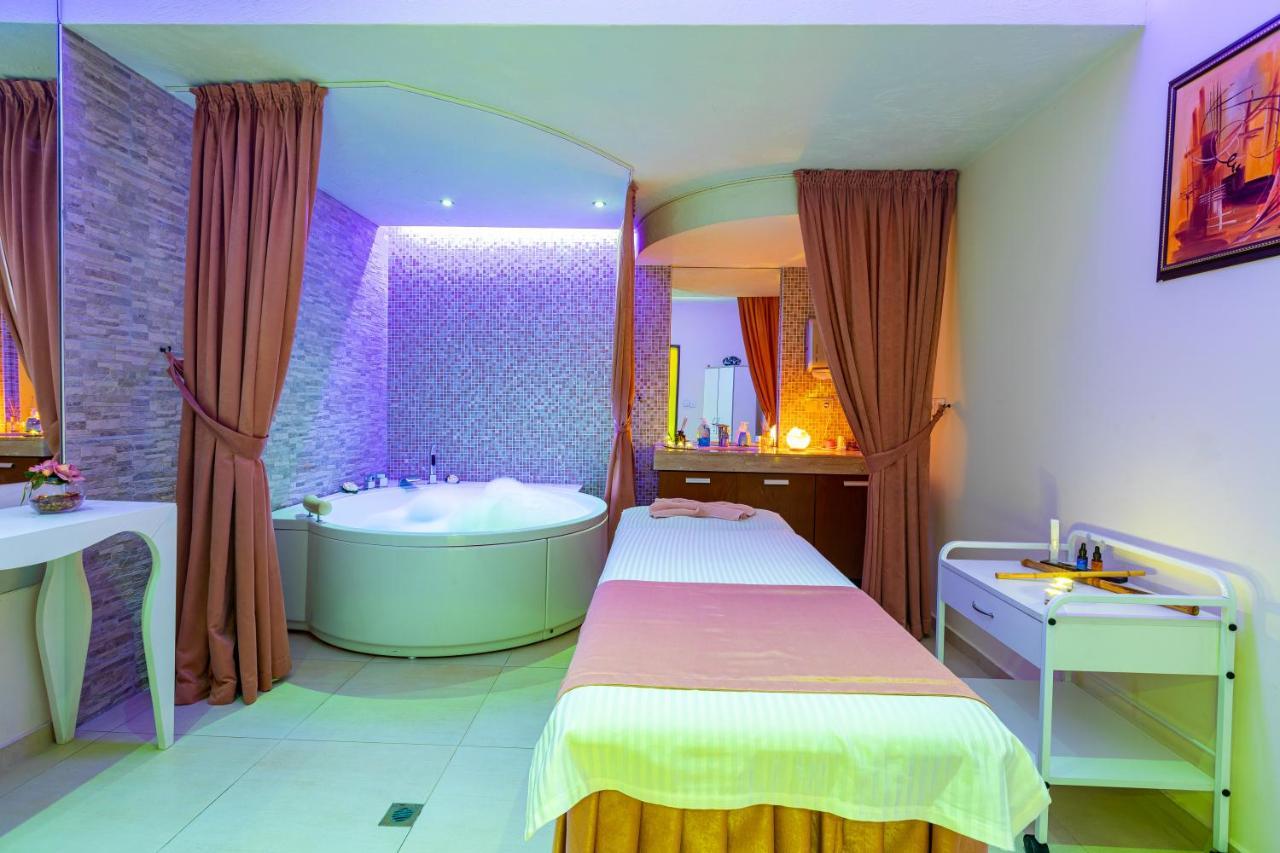 Spa Hotel Persenk Devin Esterno foto A spa treatment room