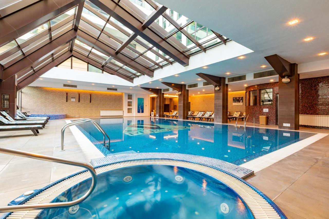Spa Hotel Persenk Devin Esterno foto The swimming pool at the hotel