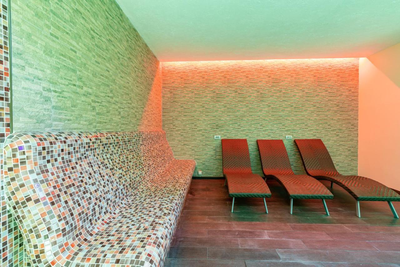 Spa Hotel Persenk Devin Esterno foto A relaxation room