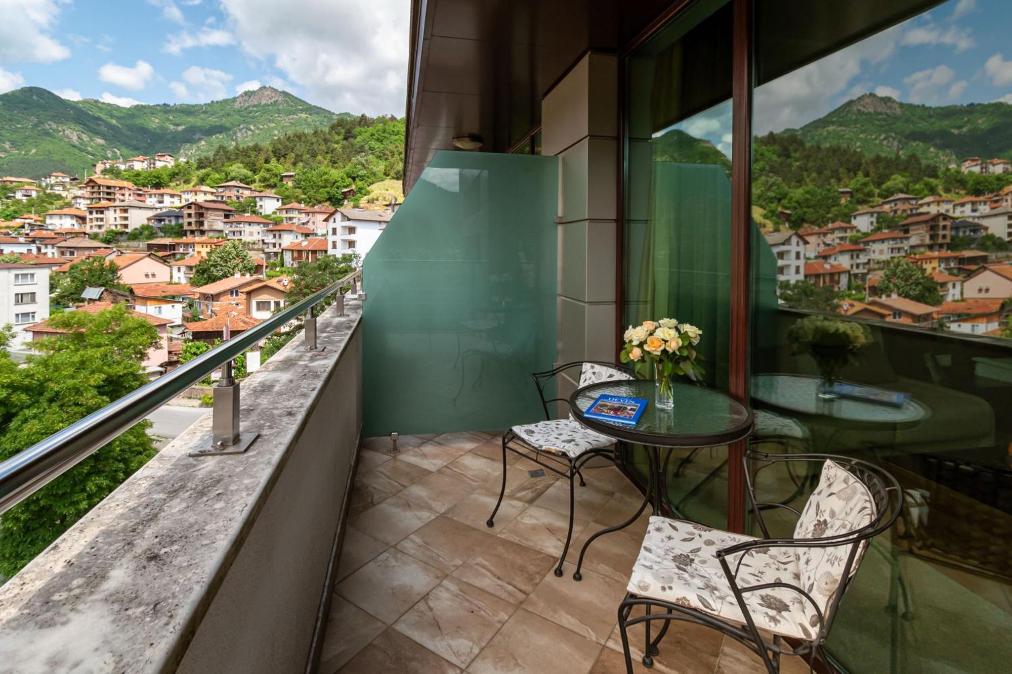 Spa Hotel Persenk Devin Esterno foto A balcony