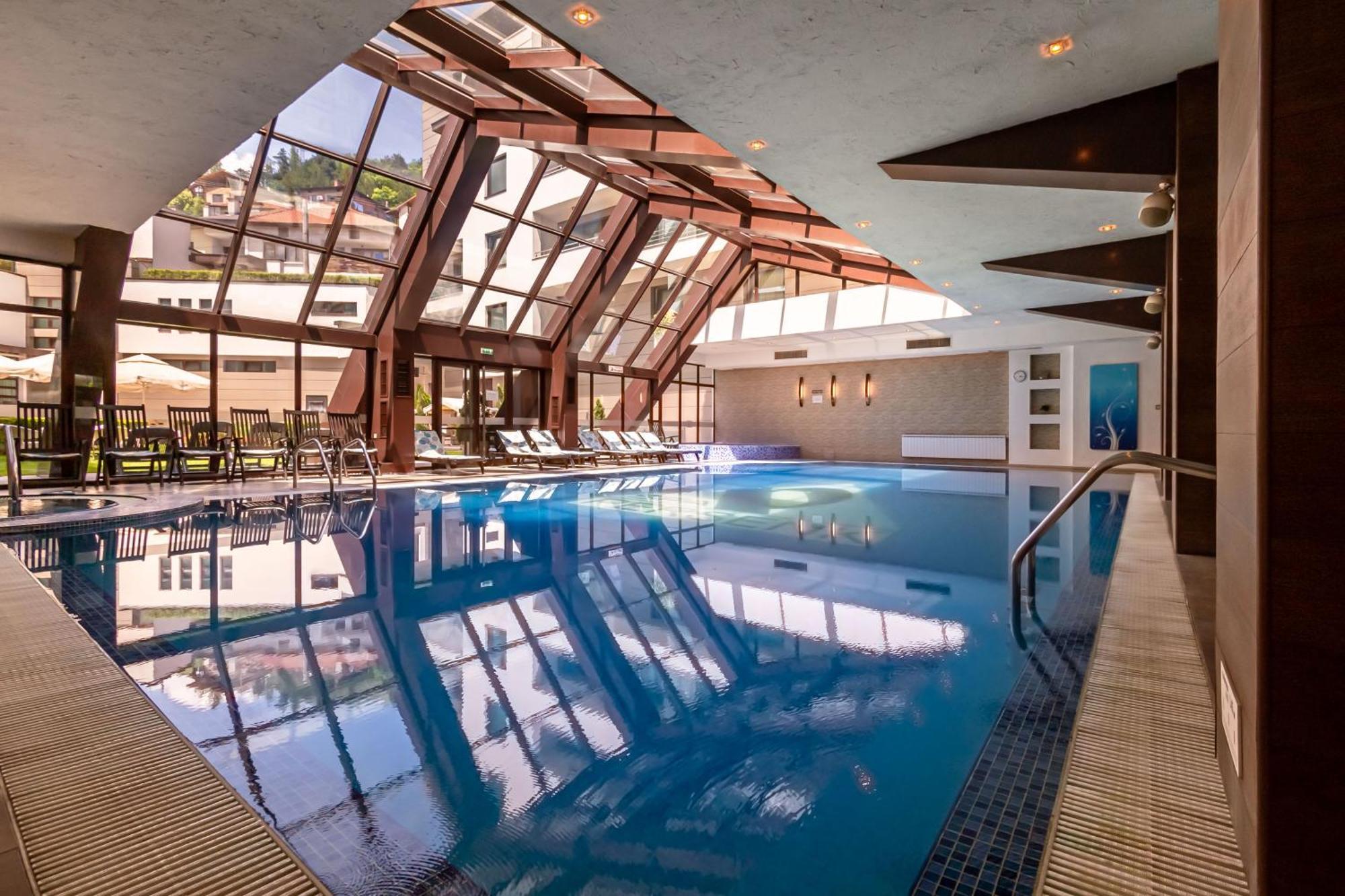 Spa Hotel Persenk Devin Esterno foto The swimming pool at the hotel