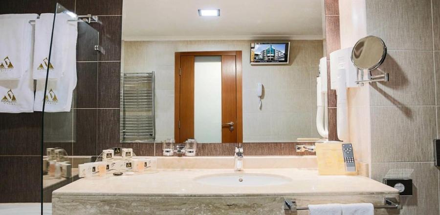Spa Hotel Persenk Devin Camera foto Bathroom mirror