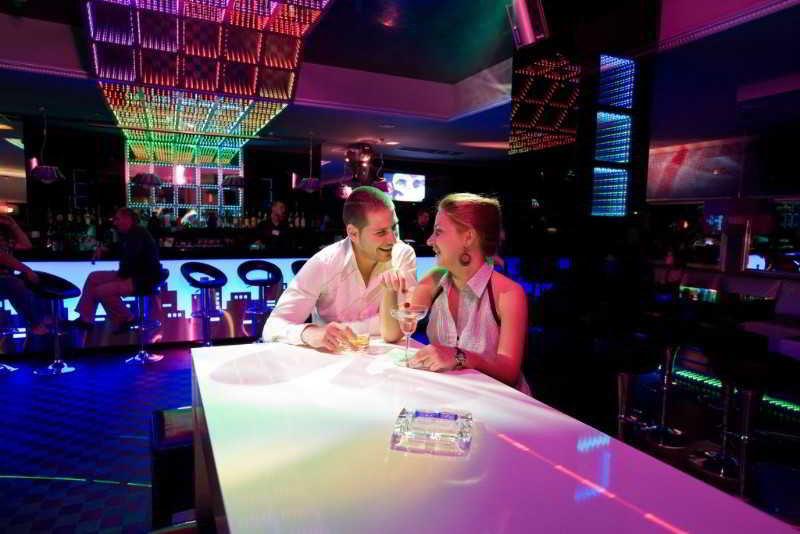 Spa Hotel Persenk Devin Esterno foto The bar at the nightclub